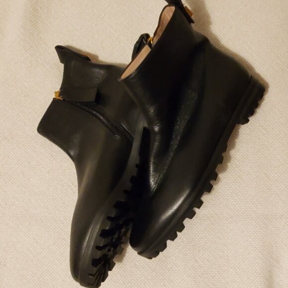 Women's booties by Stuart Weitzman - Picture 4 of 4